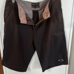 Mens Oakley shorts. Size 32